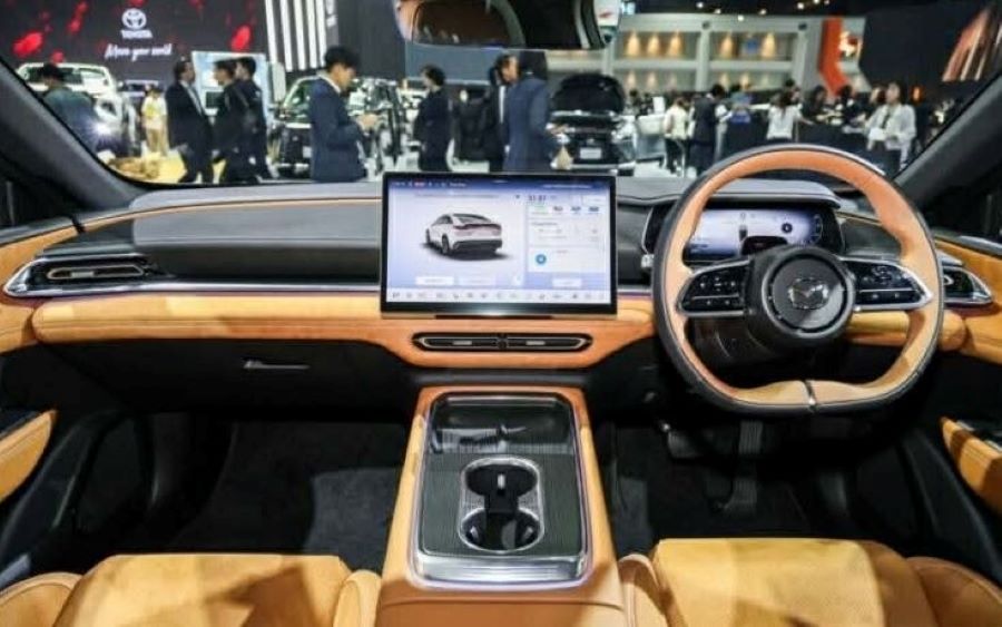 . Xe sở hữu màn hình trung tâm 14,6 inch, bảng đồng hồ kỹ thuật số 10,2 inch, vận hành trên nền tảng phần cứng Snapdragon 8155. . Xe sở hữu màn hình trung tâm 14,6 inch, bảng đồng hồ kỹ thuật số 10,2 inch, vận hành trên nền tảng phần cứng Snapdragon 8155.