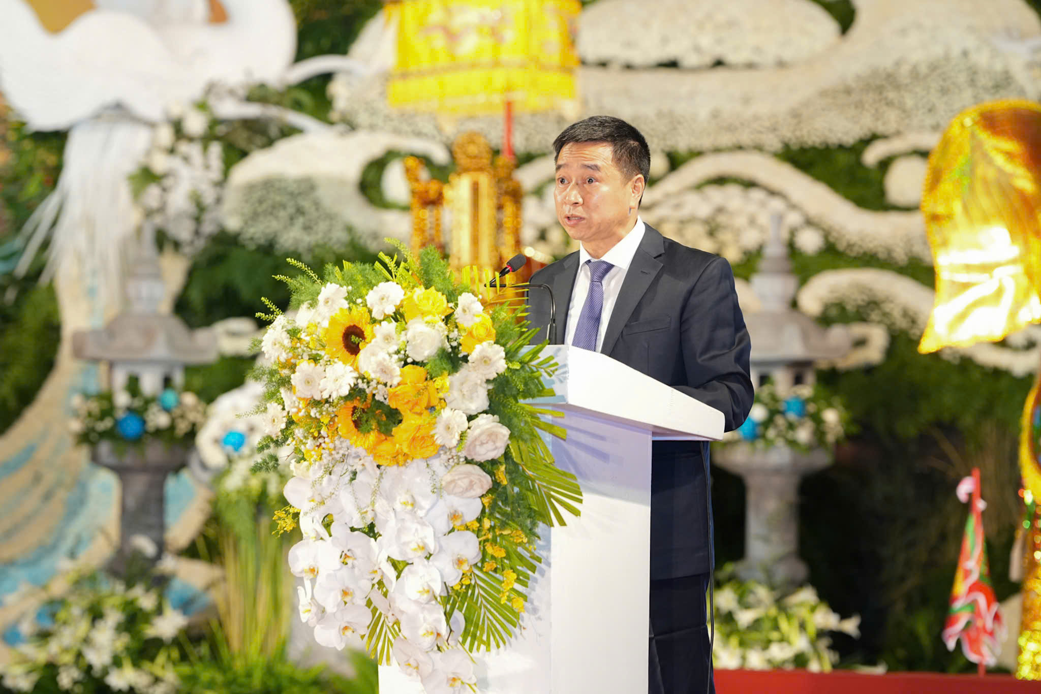 Đồng chí Phạm Văn Tân, Chủ tịch UBND phường Lê Chân phát biểu khai mạc Lễ hội. Đồng chí Phạm Văn Tân, Chủ tịch UBND phường Lê Chân phát biểu khai mạc Lễ hội.