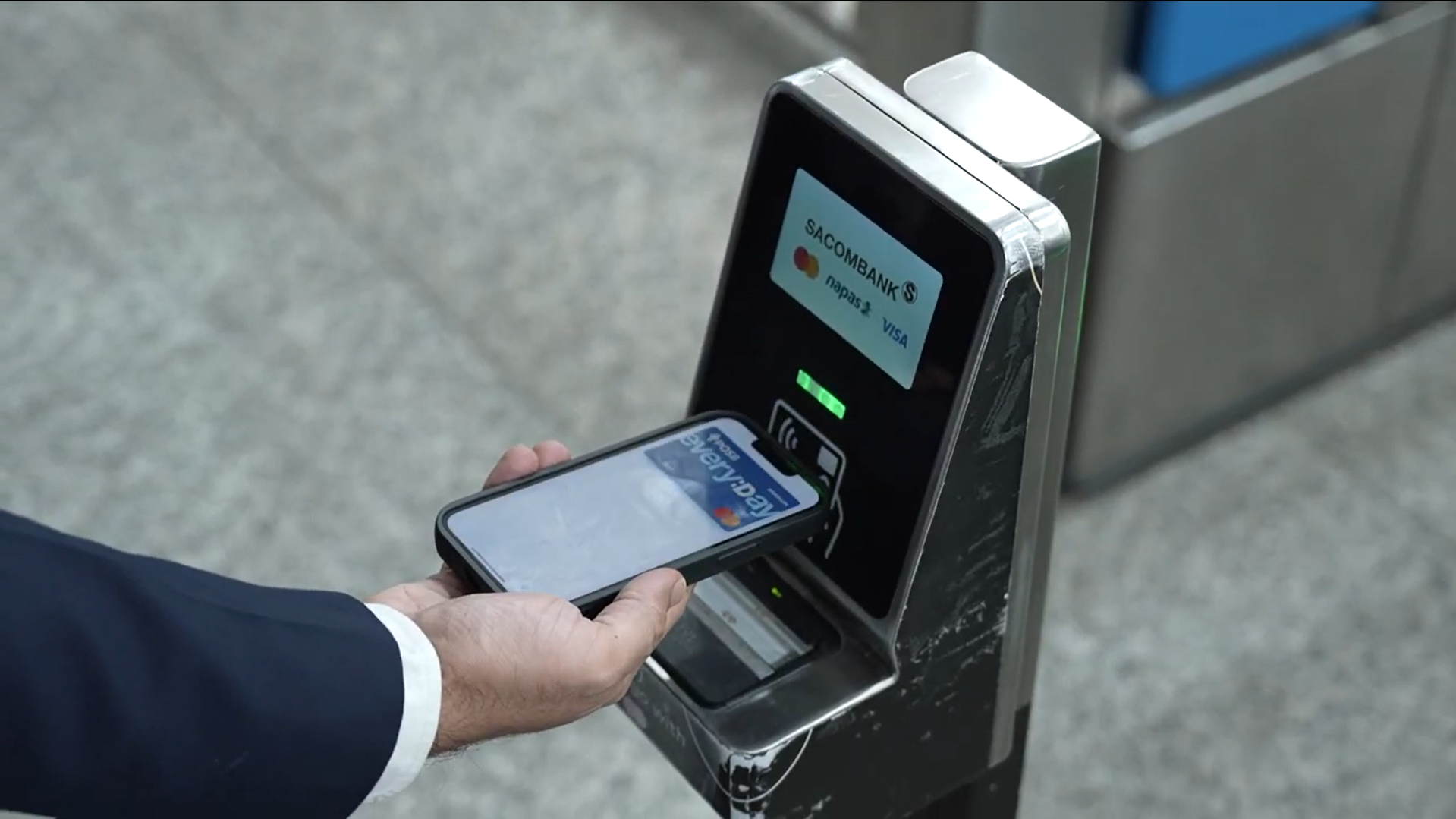 Apple Pay Express Mode chính thức triển khai trên tuyến đường sắt đô thị số 1 TP.HCM (Bến Thành - Suối Tiên)