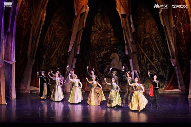 Phiên bản lần này do Vyacheslav Gordeev - huyền thoại ballet Nga - biên đạo, giúp tác phẩm giữ trọn tinh thần cổ điển nhưng vẫn giàu tính sân khấu. Phiên bản lần này do Vyacheslav Gordeev - huyền thoại ballet Nga - biên đạo, giúp tác phẩm giữ trọn tinh thần cổ điển nhưng vẫn giàu tính sân khấu.
