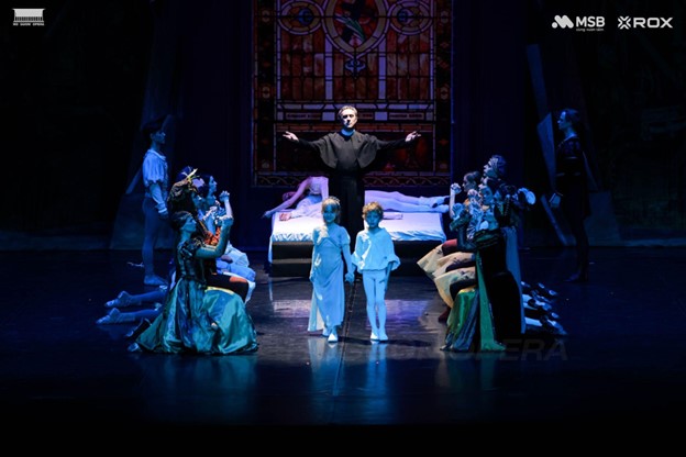 Trong những ngày văn hóa Nga tại Hà Nội, hai đêm diễn “Romeo và Juliet” nối tiếp thành công của “Kẹp hạt dẻ”, tiếp tục mang đến cho khán giả Thủ đô một hành trình cảm xúc trọn vẹn. Trong những ngày văn hóa Nga tại Hà Nội, hai đêm diễn “Romeo và Juliet” nối tiếp thành công của “Kẹp hạt dẻ”, tiếp tục mang đến cho khán giả Thủ đô một hành trình cảm xúc trọn vẹn.