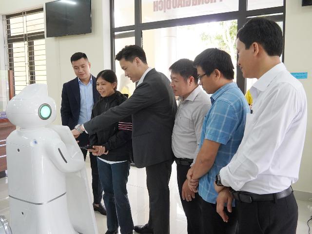 Quảng Trị thử nghiệm Robot lễ tân AI tại Trung tâm hành chính công