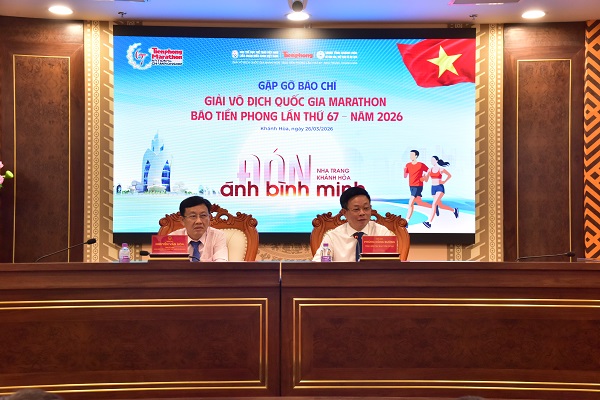 Chủ tr&igrave; buổi gặp gỡ b&aacute;o ch&iacute;