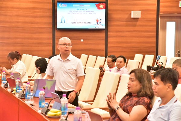 Đại di&ecirc;n Ban chuy&ecirc;n m&ocirc;n của Ban Tổ Chức trả lời b&aacute;o ch&iacute;