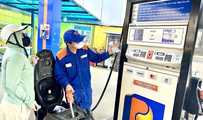 Giảm thuế đối với xăng, dầu từ 24 giờ ngày 26/3/2026