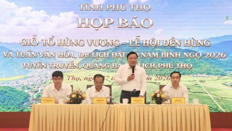 Phó Chủ tịch Ủy ban nhân dân tỉnh Phú Thọ Nguyễn Huy Ngọc giải đáp các câu hỏi của báo chí. Phó Chủ tịch Ủy ban nhân dân tỉnh Phú Thọ Nguyễn Huy Ngọc giải đáp các câu hỏi của báo chí.