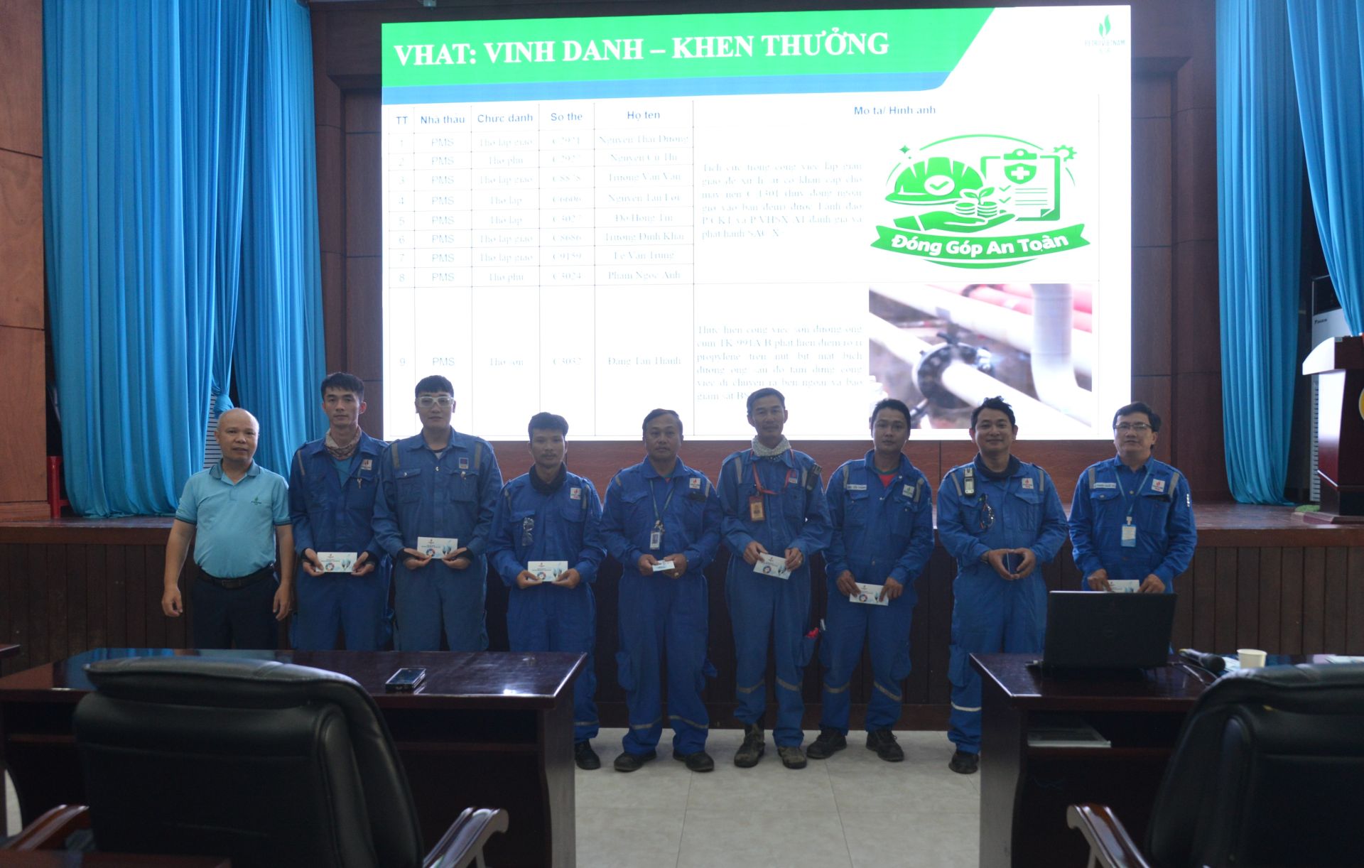 Trao tặng quà cho các nhà thầu có thành tích tiêu biểu trong công tác an toàn tại BSR Trao tặng quà cho các nhà thầu có thành tích tiêu biểu trong công tác an toàn tại BSR