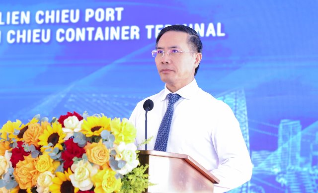 Chủ tịch UBND thành phố Phạm Đức Ấn phát biểu tại buổi lễ. Chủ tịch UBND thành phố Phạm Đức Ấn phát biểu tại buổi lễ.