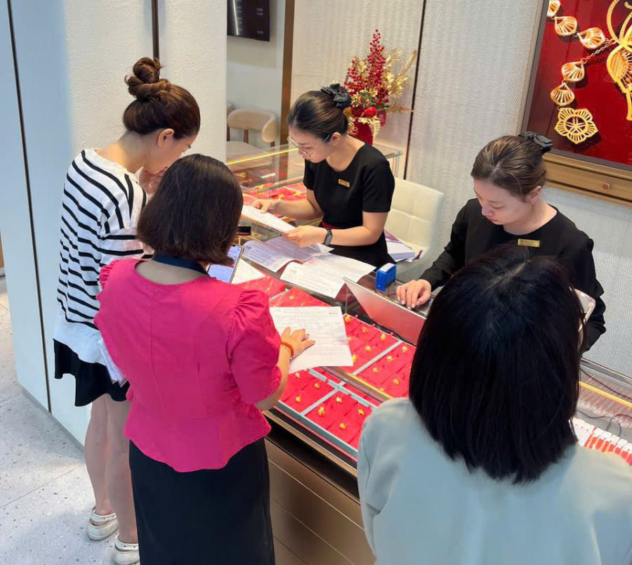 SJC v&agrave; v&agrave;ng nhẫn 9999 đắt th&ecirc;m 1,2 triệu đồng/lượng.