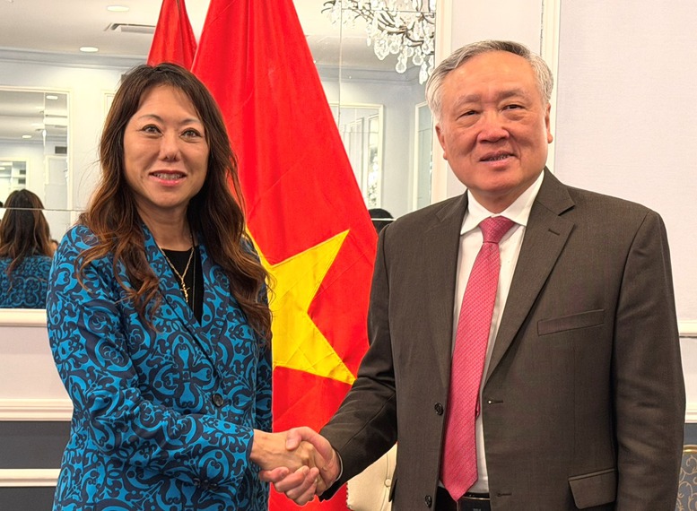 Phó Thủ tướng Thường trực Nguyễn Hòa Bình tiếp Bộ trưởng Tài chính bang California