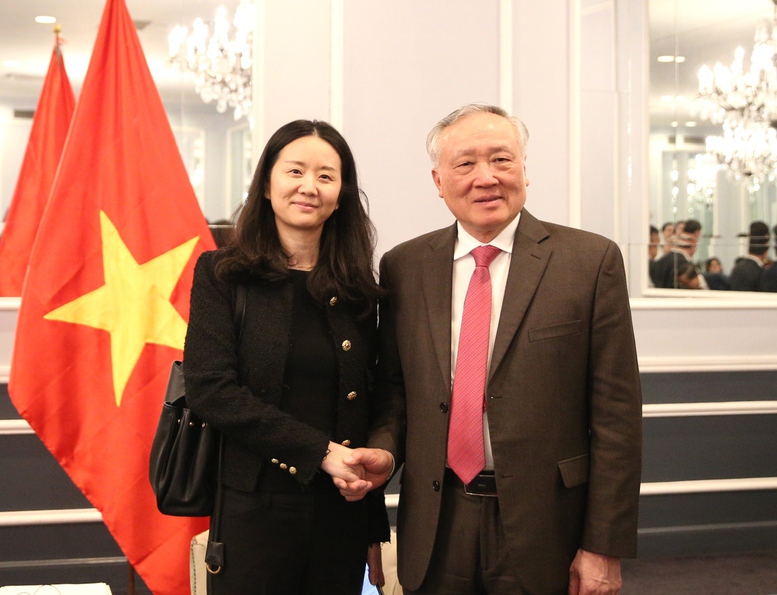 Ph&oacute; Thủ tướng Thường trực Ch&iacute;nh phủ Nguyễn H&ograve;a B&igrave;nh tiếp b&agrave; Hong Fang, Chủ tịch c&ocirc;ng ty OKX - Ảnh: VGP/Nguyễn Ho&agrave;ng