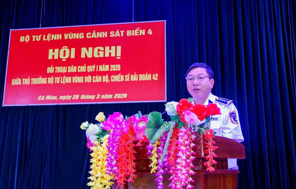 Đại tá Trần Nguyên Lai chủ trì hội nghị đối thoại dân chủ giữa Thủ trưởng BTL Vùng với cán bộ, chiến sĩ Hải đoàn 42 Đại tá Trần Nguyên Lai chủ trì hội nghị đối thoại dân chủ giữa Thủ trưởng BTL Vùng với cán bộ, chiến sĩ Hải đoàn 42