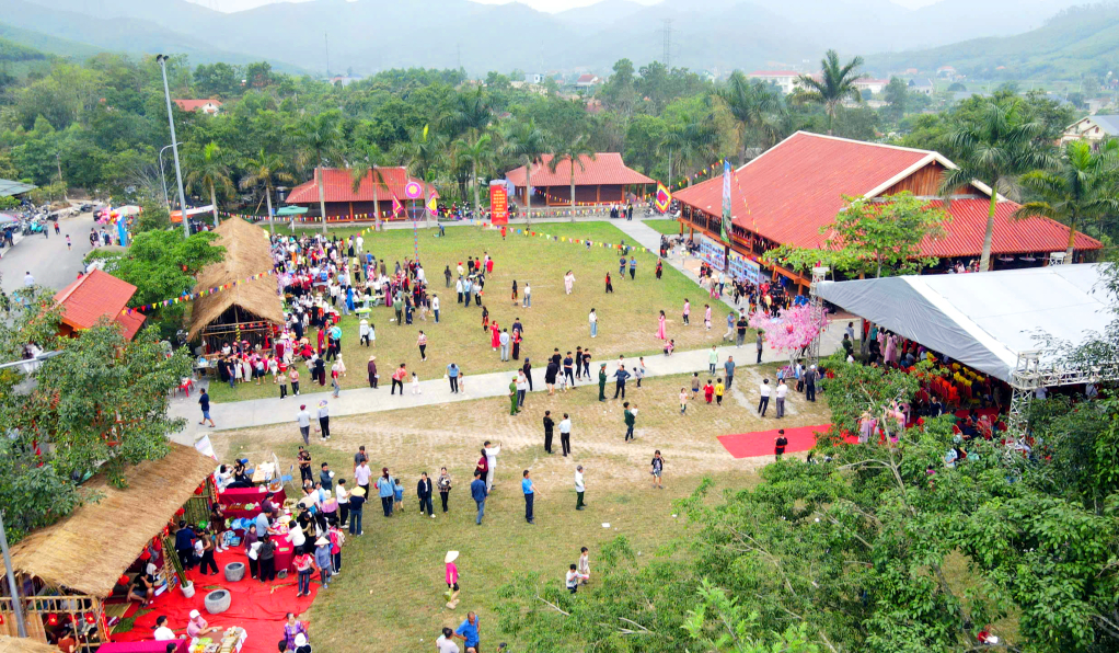 Quảng Ninh: Rộn ràng Hội làng Bằng Cả