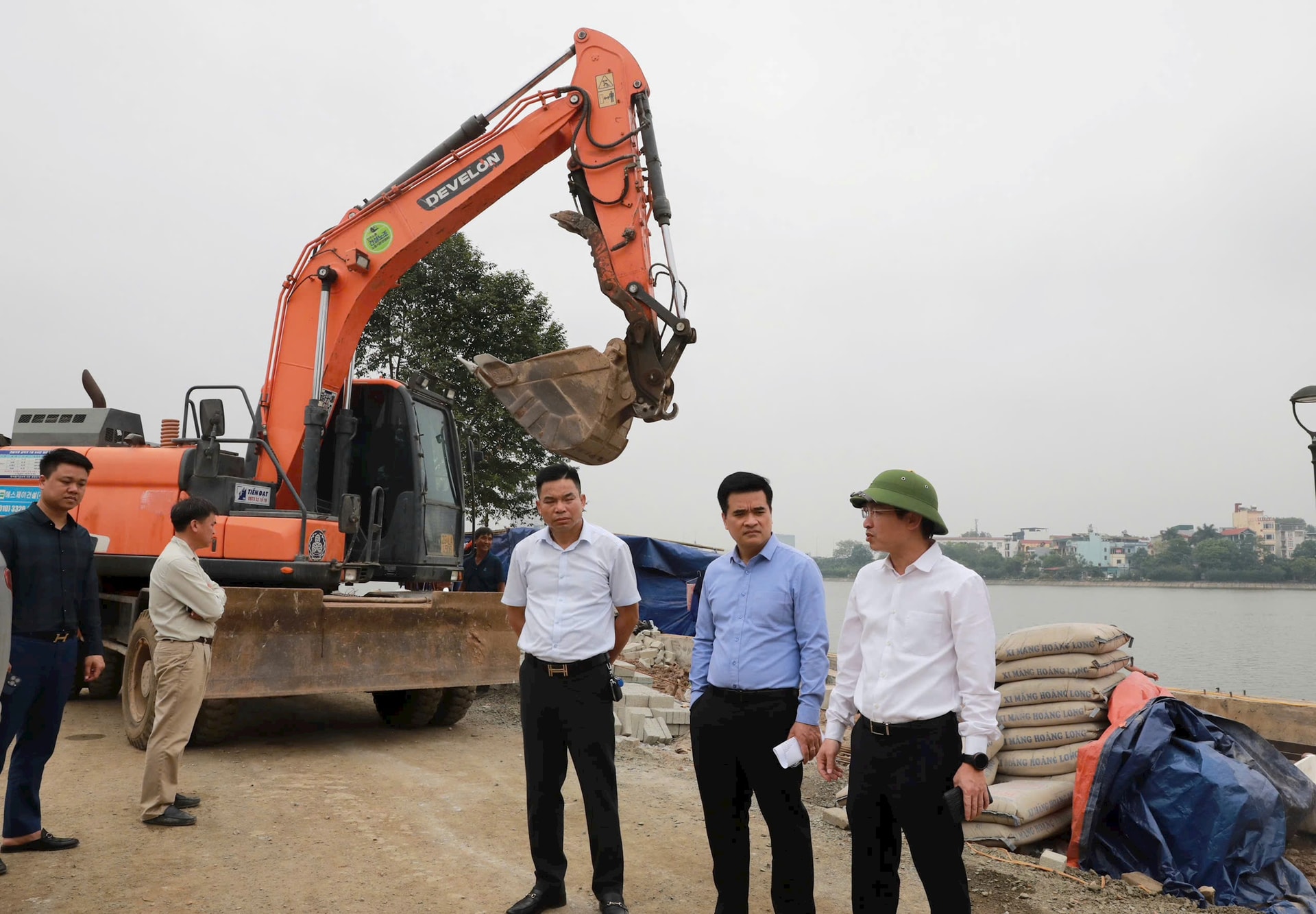 Hà Nội đẩy nhanh tiến độ tuyến đường giáp đường sắt Bắc – Nam và hồ Linh Đàm, yêu cầu thông xe kỹ thuật trước 15/4