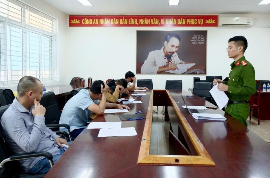 Tại cơ quan C&ocirc;ng an c&aacute;c đối tượng đ&atilde; khai nhận to&agrave;n bộ h&agrave;nh vi phạm tội