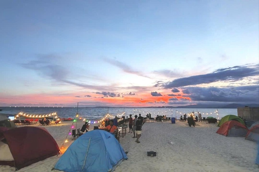 Đa số du kh&aacute;ch th&iacute;ch lưu tr&uacute;, trải nghiệm bằng c&aacute;ch cắm trại, ngủ qua đ&ecirc;m