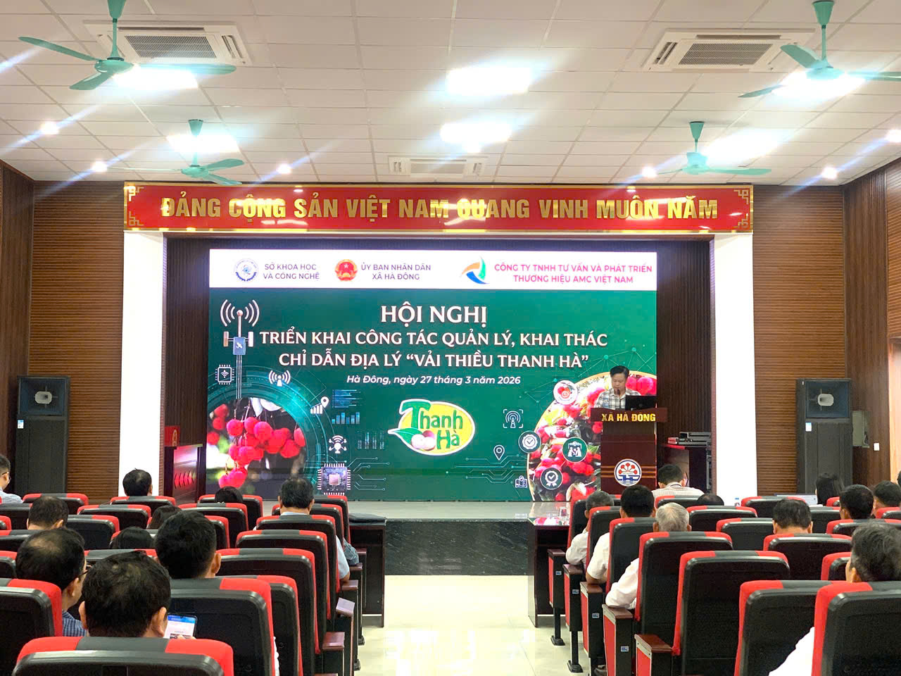 To&agrave;n cảnh hội nghị.