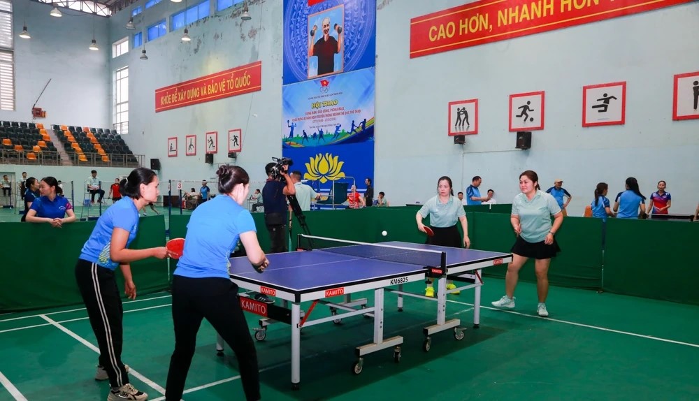 C&aacute;c vận động vi&ecirc;n tranh t&agrave;i ở m&ocirc;n b&oacute;ng b&agrave;n.