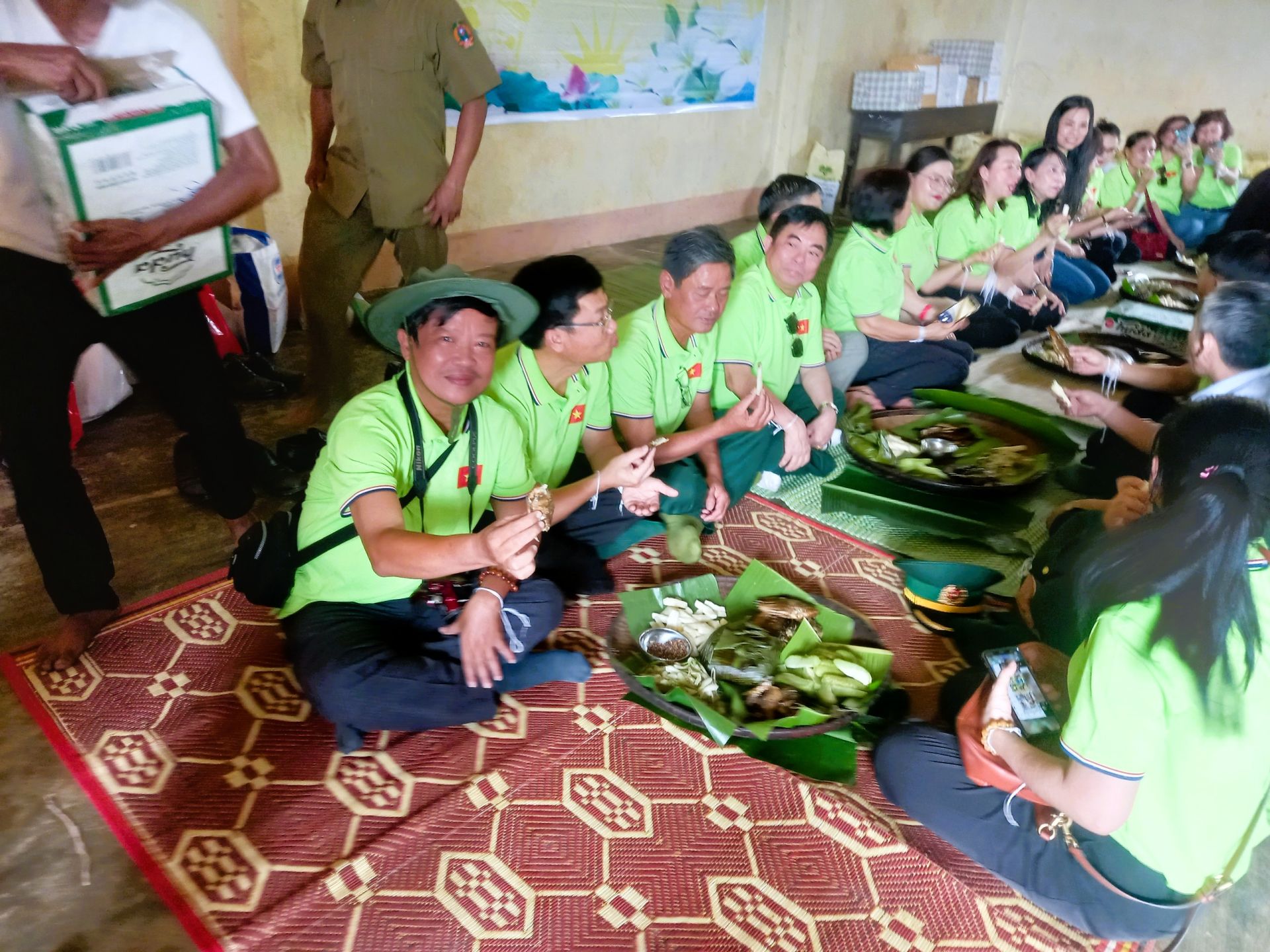 Ăn tết Bun Pi Mây cùng dân bản trên đỉnh Trường Sơn Ăn tết Bun Pi Mây cùng dân bản trên đỉnh Trường Sơn