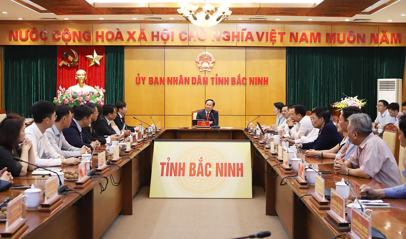 Quang cảnh buổi làm việc. Quang cảnh buổi làm việc.