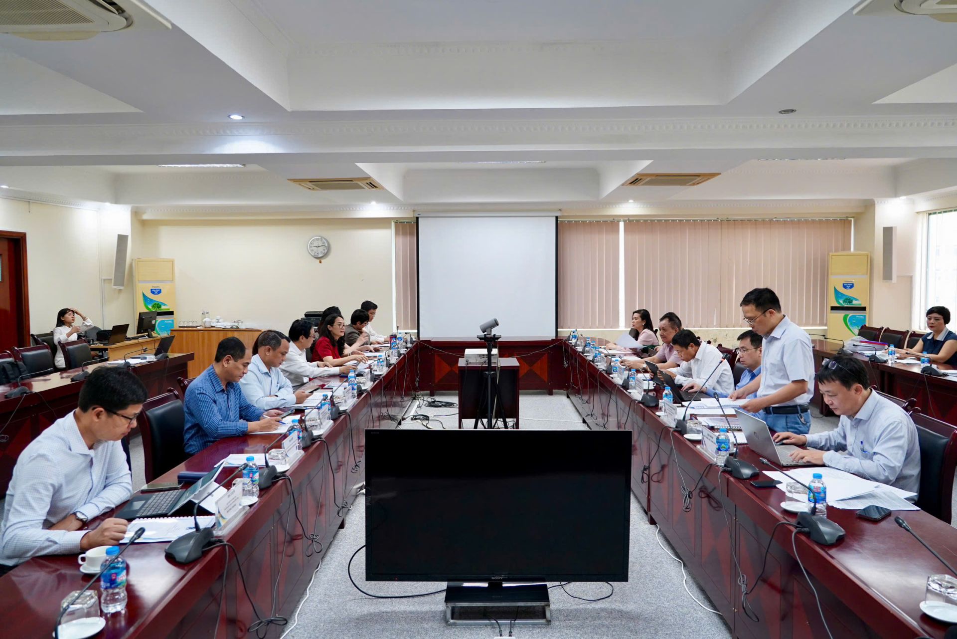 Toàn cảnh buổi làm việc. Toàn cảnh buổi làm việc.