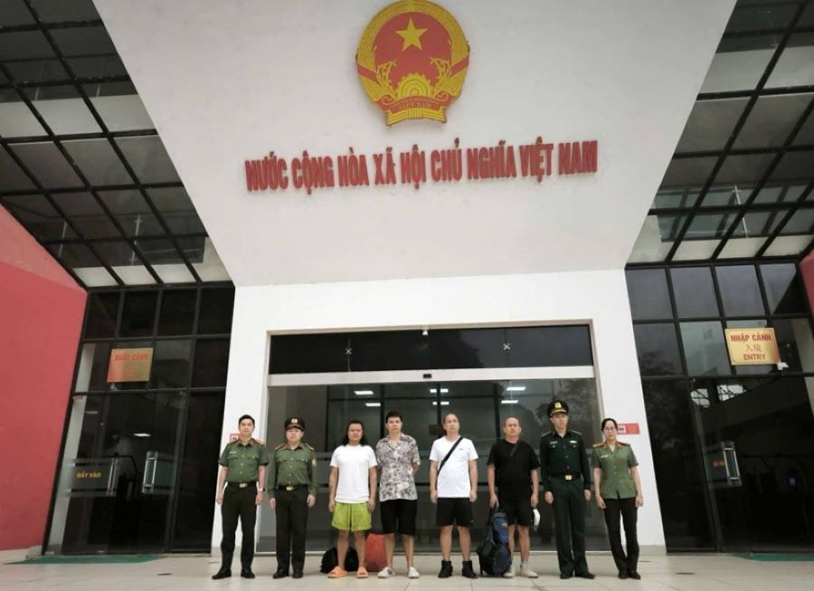 Trao trả 4 công dân Trung Quốc nhập cảnh trái phép vào Việt Nam