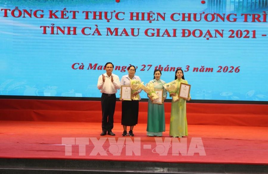 UBND tỉnh trao giấy chứng nhận các sản phẩm OCOP được công nhận UBND tỉnh trao giấy chứng nhận các sản phẩm OCOP được công nhận