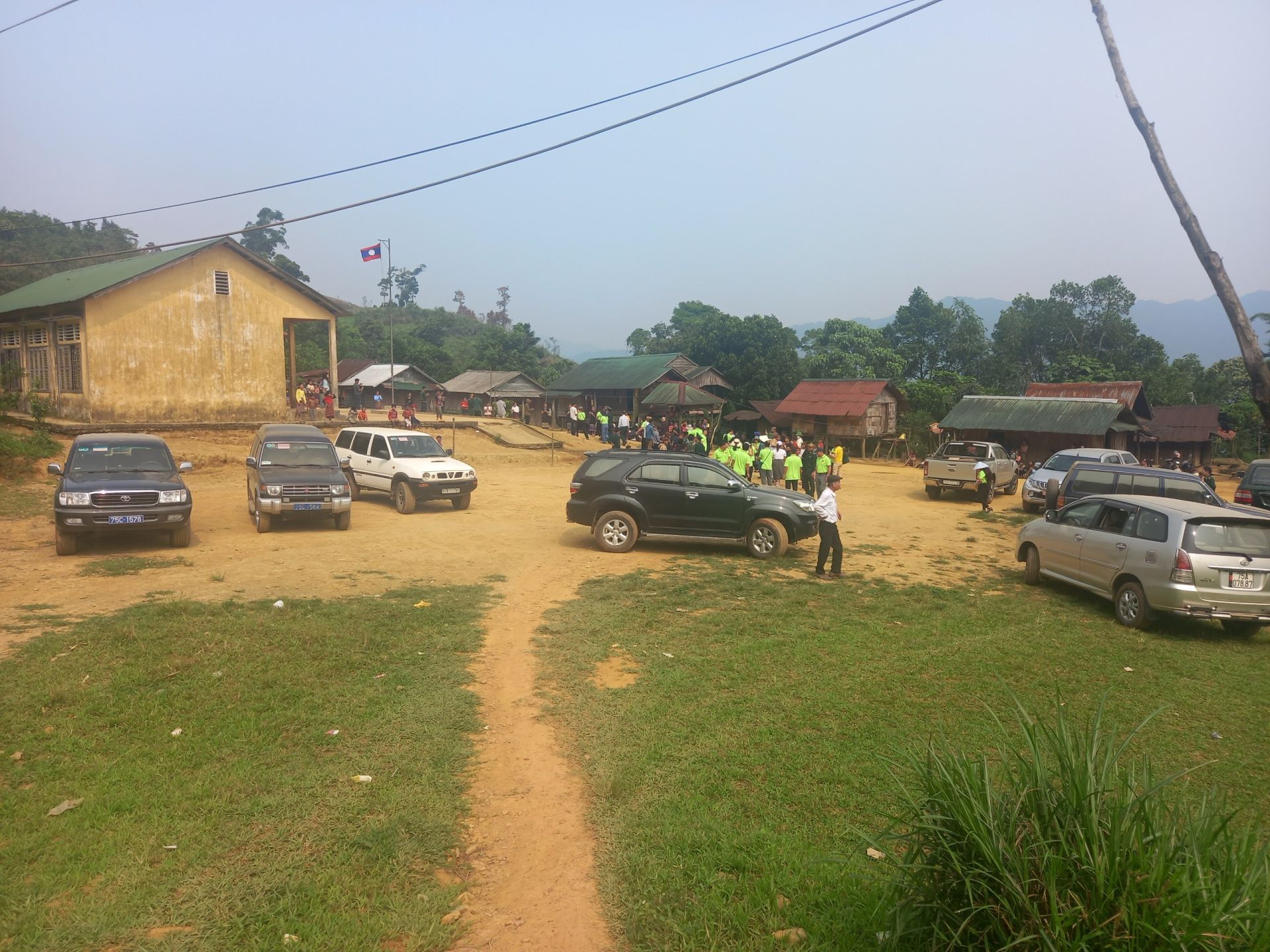 Một điểm trường ở Bản Sê Sáp trên đỉnh núi Am Pạc do tỉnh ThừaThiên Huế xây dựng Một điểm trường ở Bản Sê Sáp trên đỉnh núi Am Pạc do tỉnh ThừaThiên Huế xây dựng