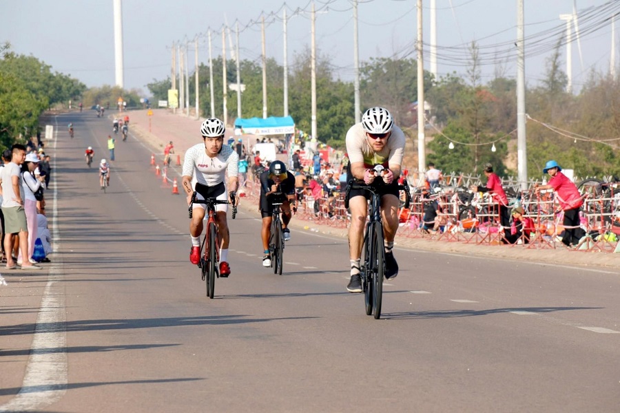 Tranh t&agrave;i trong nội dung xe đạp