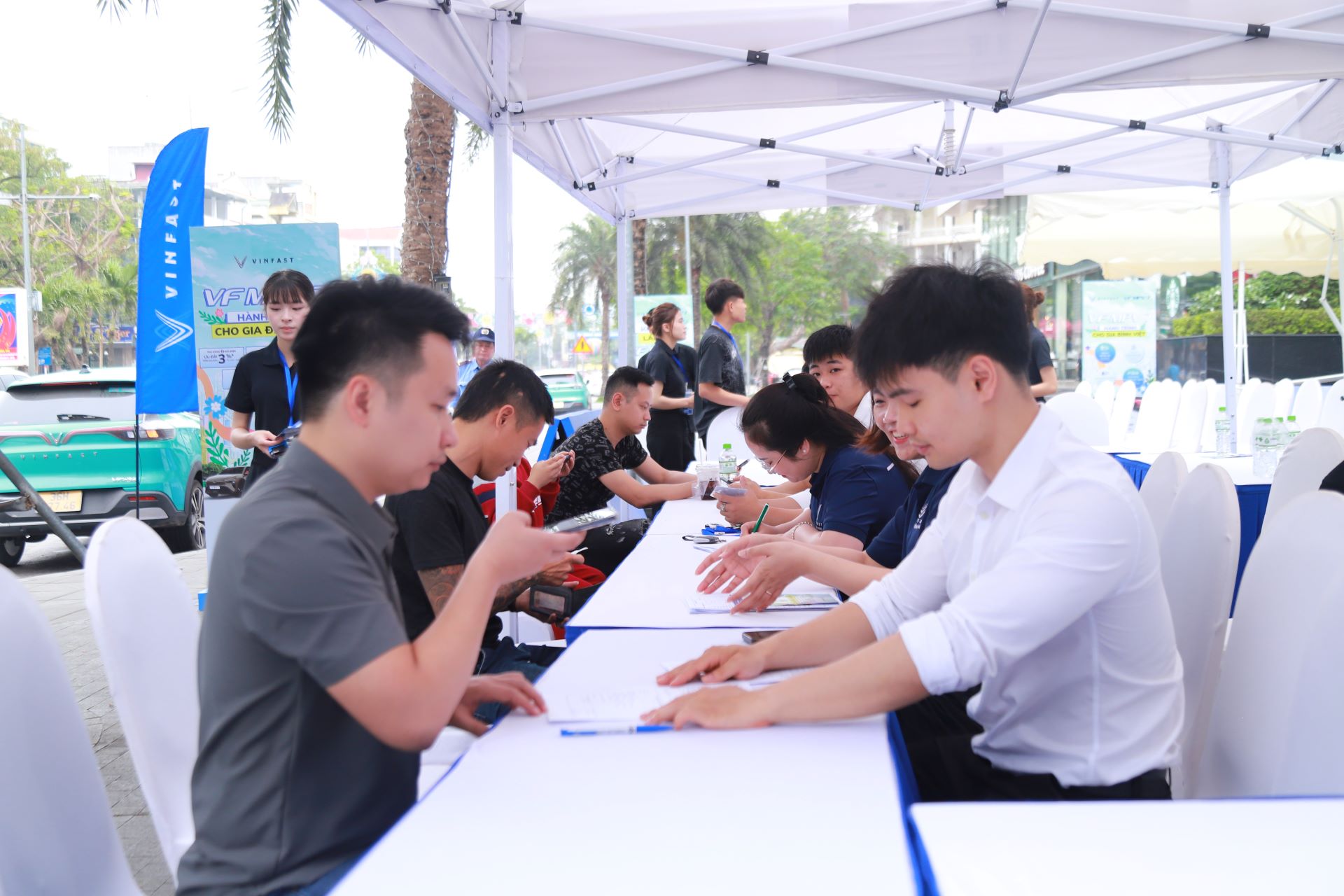 Sự kiện l&agrave; cơ hội để kh&aacute;ch h&agrave;ng ở Thanh H&oacute;a v&agrave; c&aacute;c khu vực l&acirc;n cận đăng k&yacute; l&aacute;i thử trực tiếp VF MPV 7.