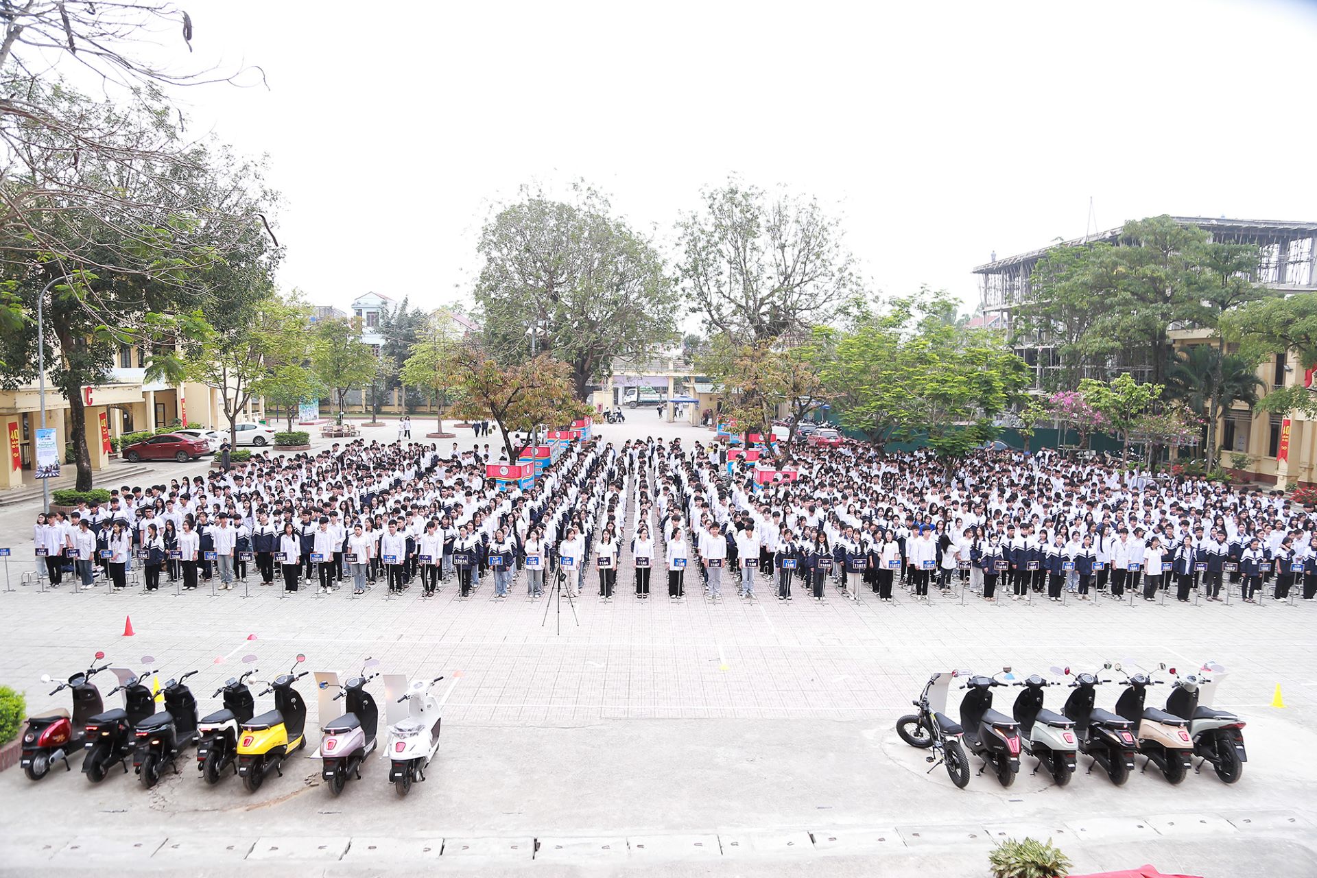 Sự kiện “Phủ xanh trường học 2026” thu hút hàng nghìn học sinh, giáo viên của hai trường THPT Quốc Oai và Minh Khai (Hà Nội) Sự kiện “Phủ xanh trường học 2026” thu hút hàng nghìn học sinh, giáo viên của hai trường THPT Quốc Oai và Minh Khai (Hà Nội)