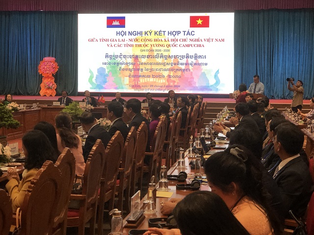 Quang cảnh Hội nghị Ký kết hợp tác với 3 tỉnh Đông Bắc Campuhia. Quang cảnh Hội nghị Ký kết hợp tác với 3 tỉnh Đông Bắc Campuhia.