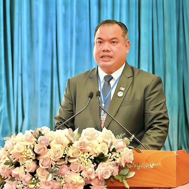 Phát biểu của lãnh đạo 4 tỉnh Nam Lào và 3 tỉnh Đông Bắc Campuchia. Phát biểu của lãnh đạo 4 tỉnh Nam Lào và 3 tỉnh Đông Bắc Campuchia.