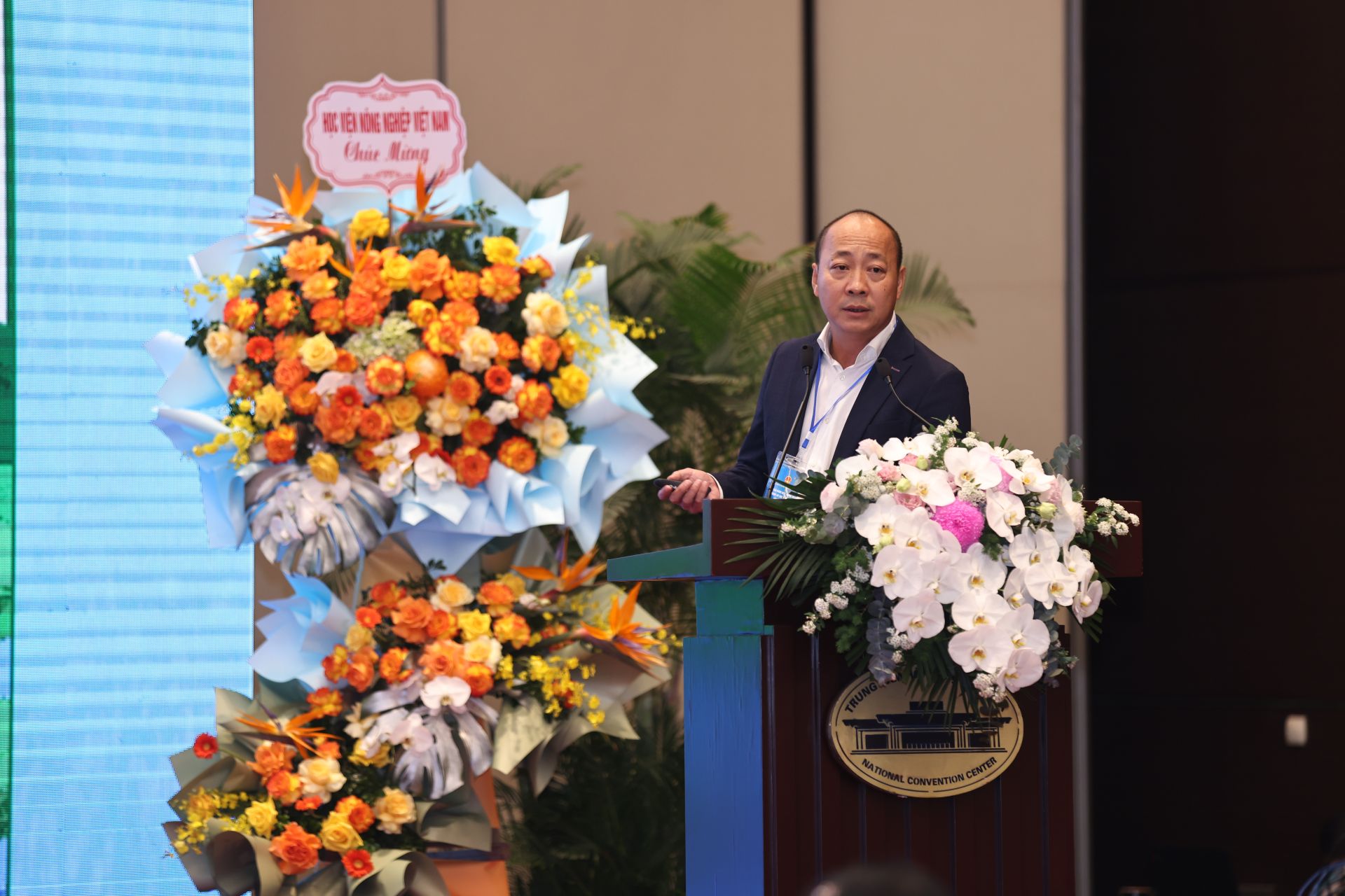 &Ocirc;ng Đo&agrave;n Quốc Kh&aacute;nh - Gi&aacute;m đốc Điều h&agrave;nh Ph&aacute;t triển V&ugrave;ng nguy&ecirc;n liệu Vinamilk &ndash; ph&aacute;t biểu tại hội nghị (Ảnh: VN).