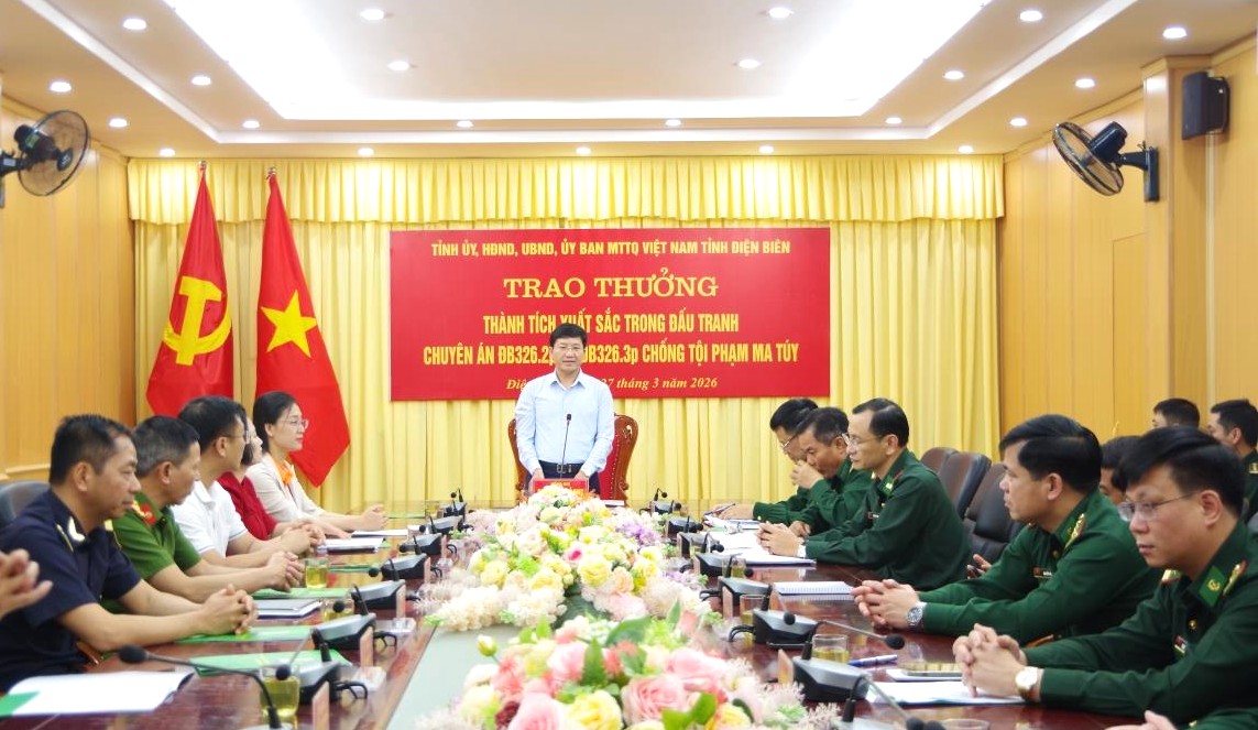 Đồng ch&iacute; Ph&oacute; B&iacute; thư Tỉnh ủy M&ugrave;a A Vảng ph&aacute;t biểu tại hội nghị. Ảnh: Anh Dũng