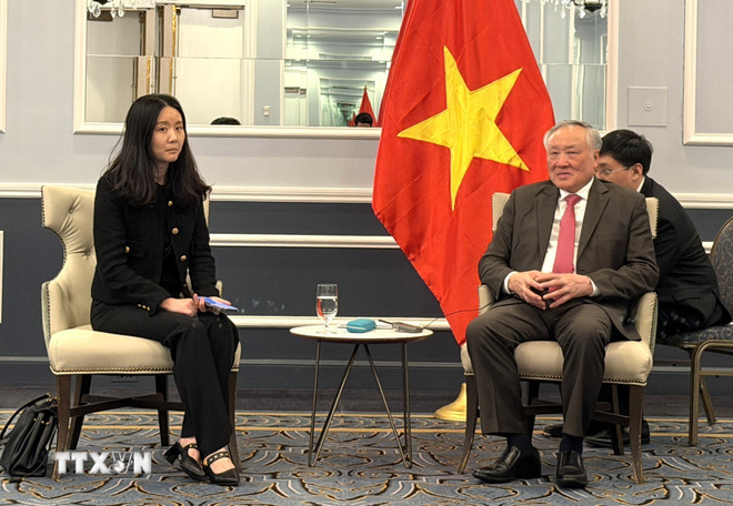 Phó Thủ tướng Thường trực Nguyễn Hòa Bình tiếp bà Hong Fang, Chủ tịch Công ty OKX. (Ảnh: Ngọc Quang/TTXVN) Phó Thủ tướng Thường trực Nguyễn Hòa Bình tiếp bà Hong Fang, Chủ tịch Công ty OKX. (Ảnh: Ngọc Quang/TTXVN)