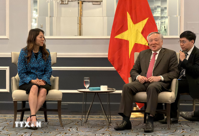 Phó Thủ tướng Thường trực Nguyễn Hòa Bình tiếp bà Fiona Ma, Bộ trưởng Tài chính bang California. (Ảnh: Ngọc Quang/TTXVN) Phó Thủ tướng Thường trực Nguyễn Hòa Bình tiếp bà Fiona Ma, Bộ trưởng Tài chính bang California. (Ảnh: Ngọc Quang/TTXVN)