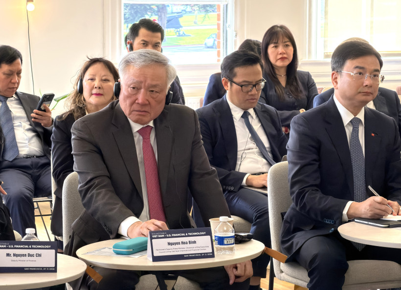 Phó Thủ tướng Thường trực Nguyễn Hòa Bình dự Tọa đàm Tài chính và Công nghệ Việt Nam – Hoa Kỳ. (Ảnh: Ngọc Quang/TTXVN) Phó Thủ tướng Thường trực Nguyễn Hòa Bình dự Tọa đàm Tài chính và Công nghệ Việt Nam – Hoa Kỳ. (Ảnh: Ngọc Quang/TTXVN)