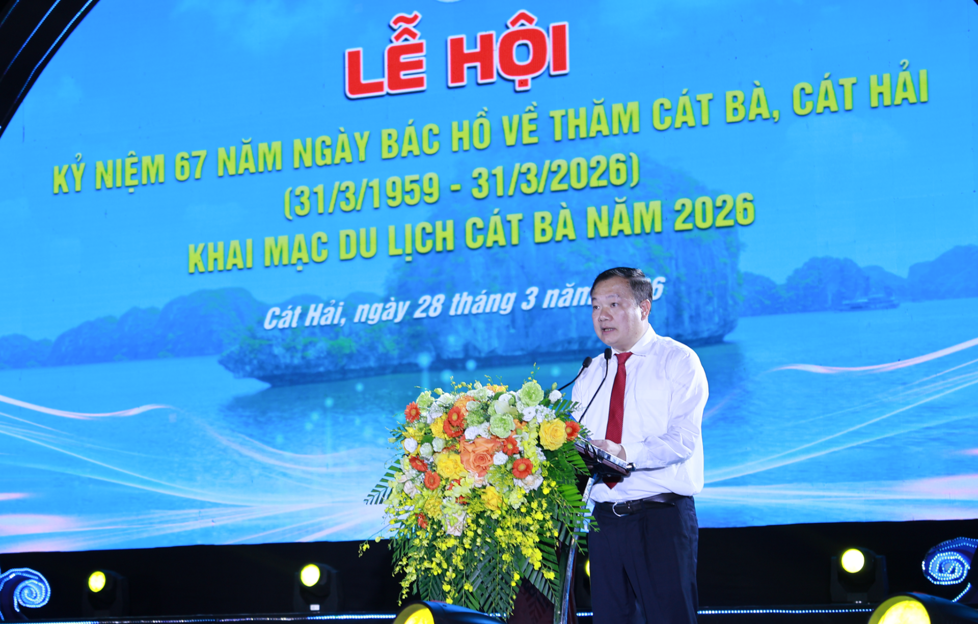 Đồng chí Phan Viết Điện, Phó Bí thư Đảng ủy, Chủ tịch UBND đặc khu Cát Hải phát biểu khai mạc du lịch Cát Bà năm 2026. Đồng chí Phan Viết Điện, Phó Bí thư Đảng ủy, Chủ tịch UBND đặc khu Cát Hải phát biểu khai mạc du lịch Cát Bà năm 2026.