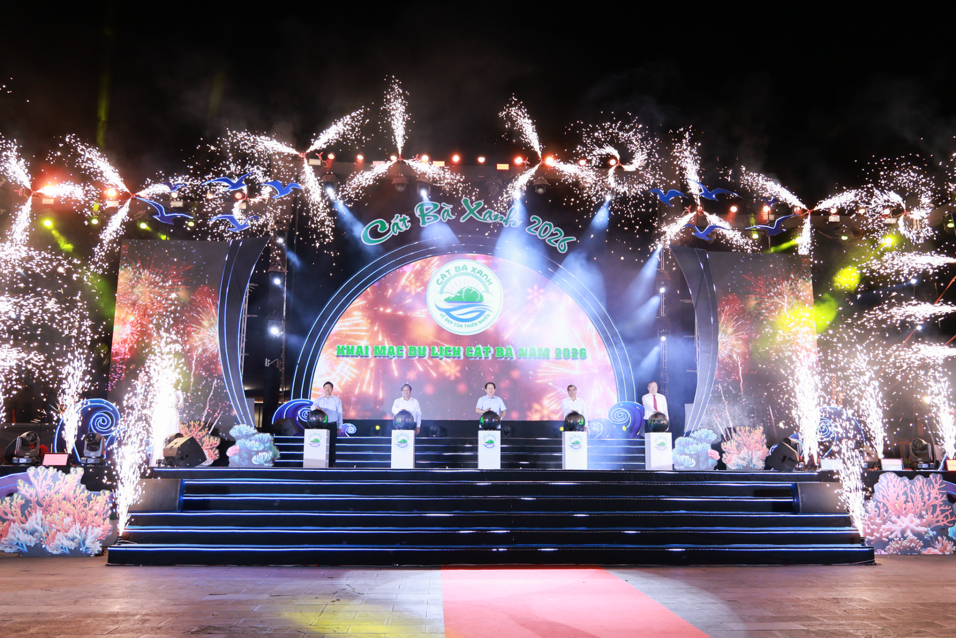 Đồng chí Lê Tiến Châu, Ủy viên Trung ương Đảng, Bí thư Thành ủy Hải Phòng (đứng giữa) cùng lãnh đạo thành phố Hải Phòng và đặc khu Cát Hải thực hiện nghi thức khai mạc du lịch Cát Bà năm 2026. Đồng chí Lê Tiến Châu, Ủy viên Trung ương Đảng, Bí thư Thành ủy Hải Phòng (đứng giữa) cùng lãnh đạo thành phố Hải Phòng và đặc khu Cát Hải thực hiện nghi thức khai mạc du lịch Cát Bà năm 2026.