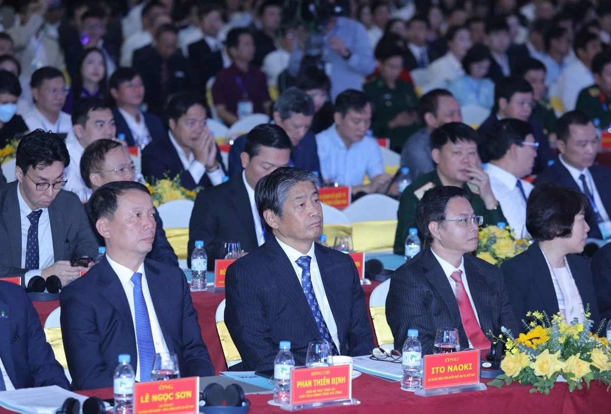Đại sứ đặc mệnh toàn quyền Nhật Bản tại Việt Nam Ito Naoki và đại diện các tổ chức quốc tế dự hội nghị. Đại sứ đặc mệnh toàn quyền Nhật Bản tại Việt Nam Ito Naoki và đại diện các tổ chức quốc tế dự hội nghị.