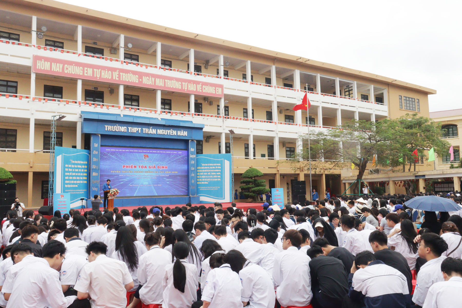 Quang cảnh chương trình. Quang cảnh chương trình.