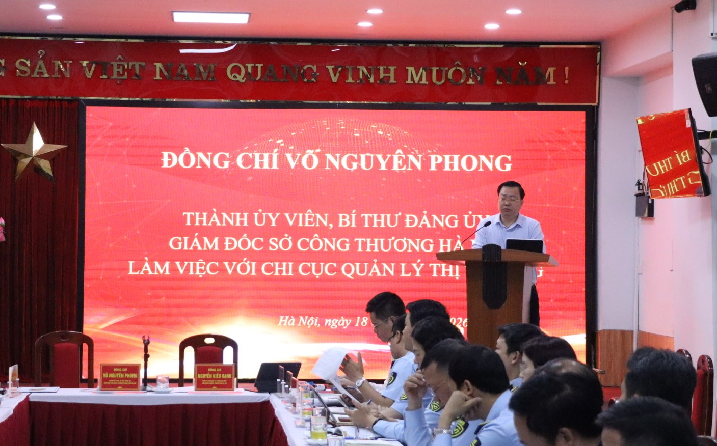 &Ocirc;ng V&otilde; Nguy&ecirc;n Phong, Gi&aacute;m đốc Sở C&ocirc;ng Thương TP. H&agrave; Nội ph&aacute;t biểu chỉ đạo tại buổi l&agrave;m việc với Chi cục Quản l&yacute; thị trường TP. H&agrave; Nội. Ảnh: HL