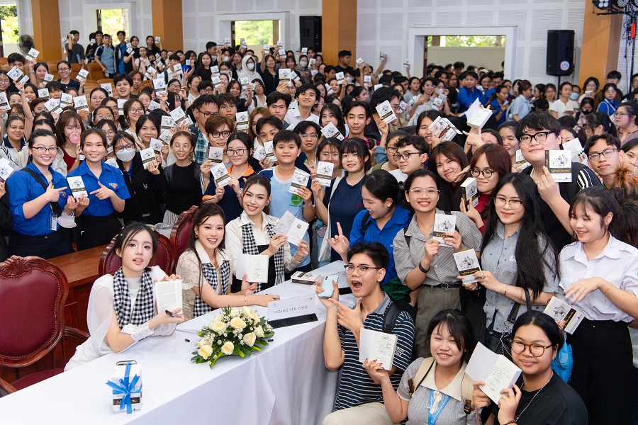 Tại TP.HCM, &ldquo;H&agrave;nh tr&igrave;nh Từ Tr&aacute;i Tim - H&agrave;nh tr&igrave;nh Lập ch&iacute; Vĩ đại - Khởi nghiệp Kiến quốc cho 30 triệu thanh ni&ecirc;n Việt&rdquo;. Ảnh: T&ocirc; Thanh T&acirc;n