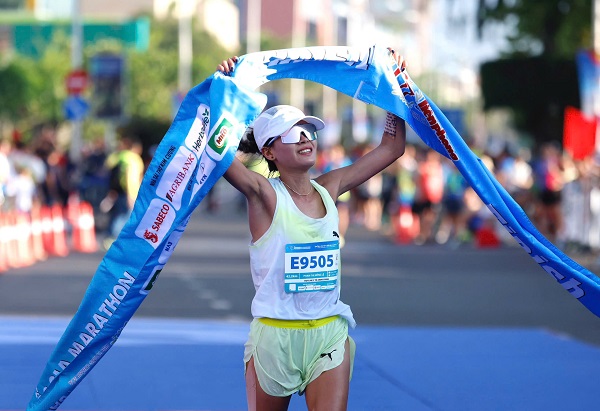 : Phạm Thị Hồng Lệ (2:42:06) vô địc Marathon nữ : Phạm Thị Hồng Lệ (2:42:06) vô địc Marathon nữ