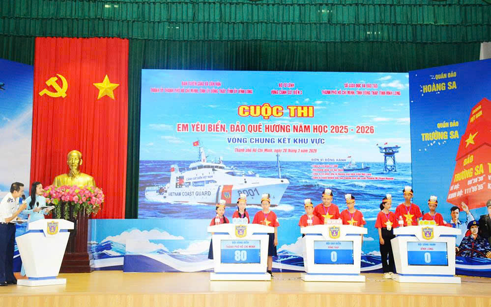 C&aacute;c đội tham dự cuộc thi &ldquo;Em y&ecirc;u biển, đảo qu&ecirc; hương&rdquo; năm học 2025-2026