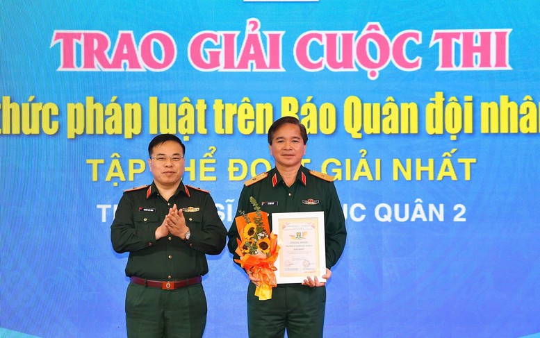 Tăng cường kiến thức pháp luật cho cán bộ, chiến sĩ và nhân dân