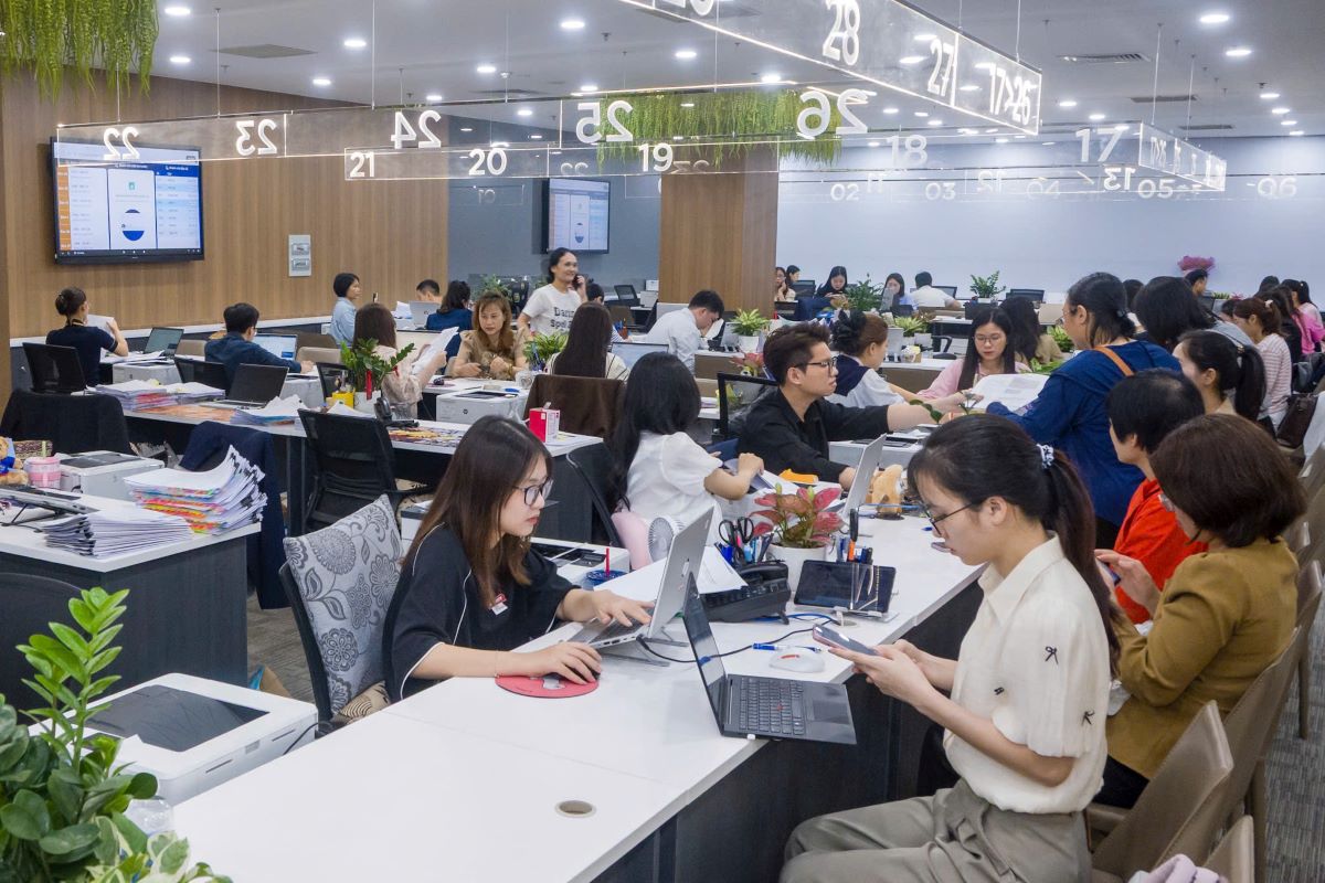 Hàng trăm khách hàng, nhà đầu tư đã đổ về VPBH Vinhomes Hải Vân Bay tại Hà Nội để tìm kiếm cơ hội và chốt giao dịch Hàng trăm khách hàng, nhà đầu tư đã đổ về VPBH Vinhomes Hải Vân Bay tại Hà Nội để tìm kiếm cơ hội và chốt giao dịch