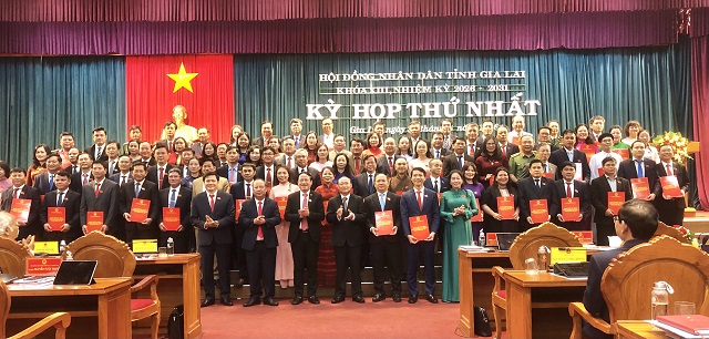 85 vị đại biểu HĐND tỉnh Gia Lai ra mắt. Ảnh: Viết Hiền