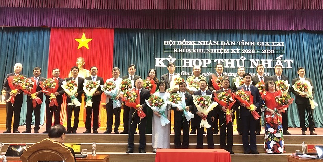 Chủ tịch UBND tỉnh, c&aacute;c Ph&oacute; chủ tịch UBND tỉnh v&agrave; c&aacute;c Uỷ vi&ecirc;n UBND tỉnh Gia Lai, nhiệm kỳ 2026-2031 ra mắt. Ảnh: Viết Hiền